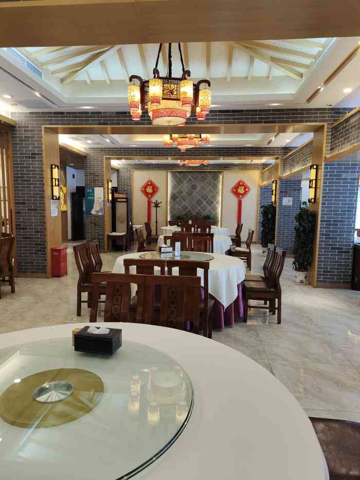 苏畅园(江苏饭店)-"蟹粉狮子头还是蛮鲜的,小笼汤包一般般.
