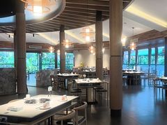 -茅草房·河畔园林火锅