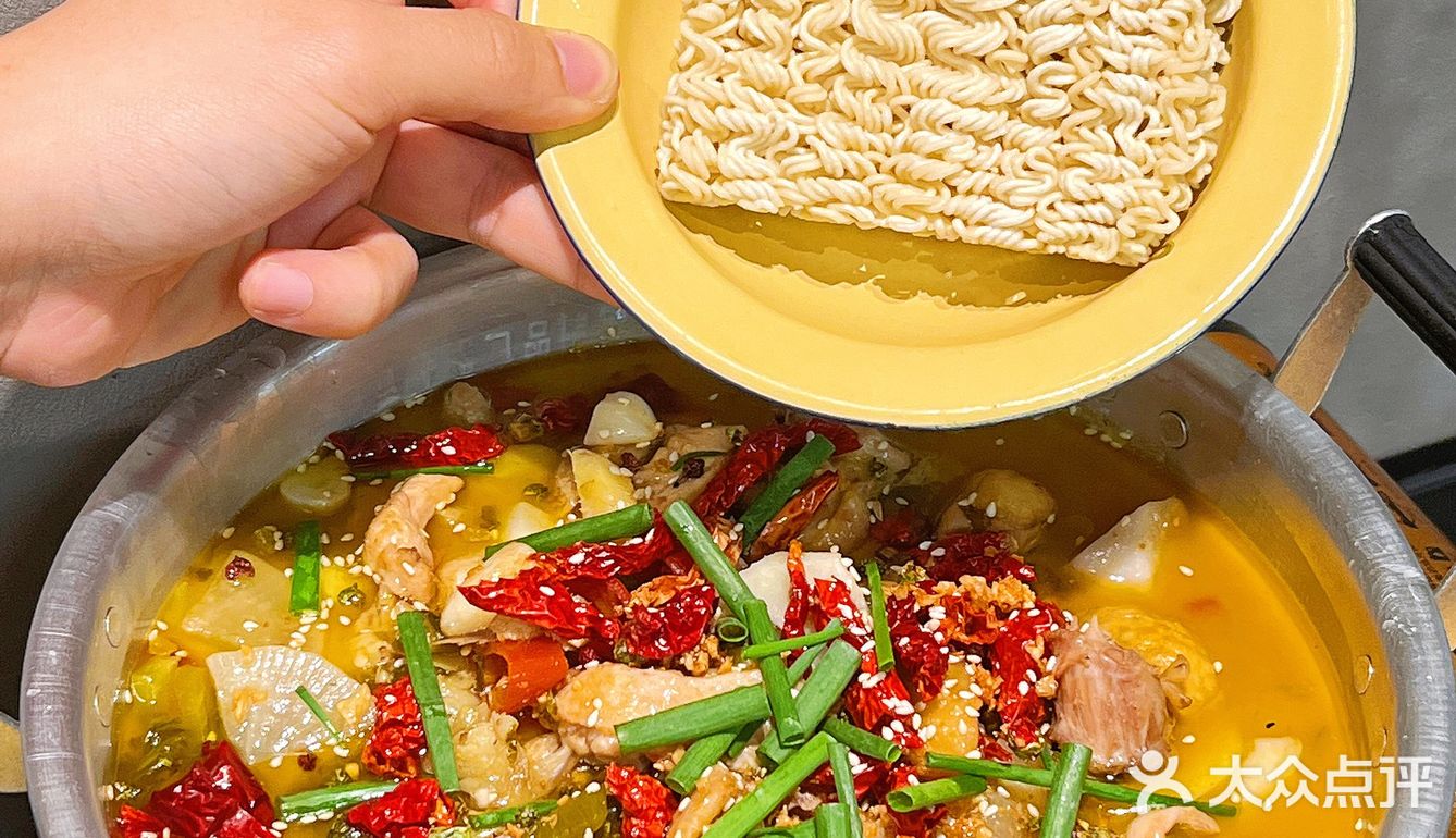 人均60在人广吃芋儿鸡！！酸菜味yyds