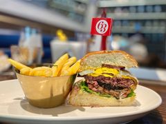 拉丝芝士牛肉堡-Bistro 63 创意融合料理(广粤天地店)