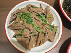 -顺溜·手工刀削面·黑金店(铜锣湾店)