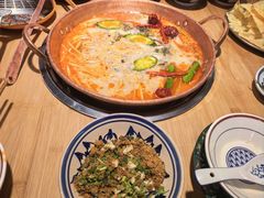 -洱火云南酸菜牛肉火锅(石景山当代商城店)
