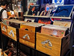 -席娜卡琳火车铁道夜市