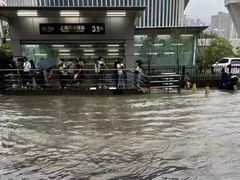 -上海游泳馆(地铁站)