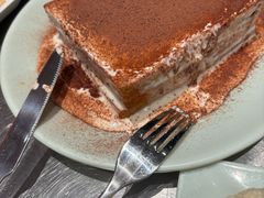 漏奶滑-潮界(虹桥新天地店)