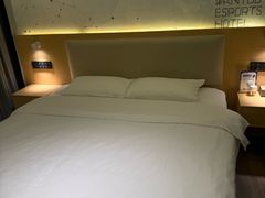 -网鱼电竞酒店(深圳福田石厦地铁站店)