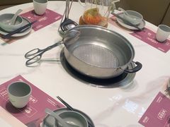-洪氏嗨捞·广东猪肚鸡·椰子鸡火锅(西咸万象城店)