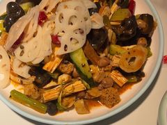 -亚伟瓦罐面美食城(淇县总店)