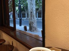 靠窗位-RUMORS COFFEE ROASTERY鲁马滋咖啡(湖南路店)