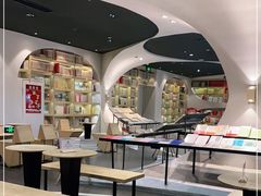 -钟书阁(珍园店)