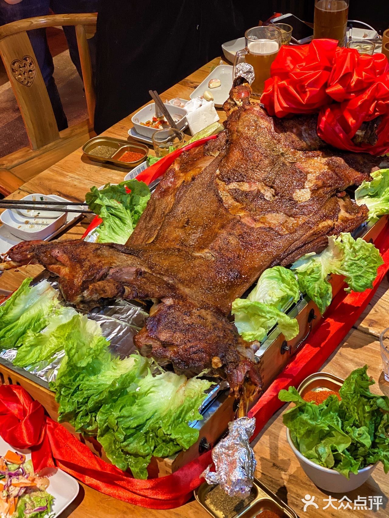 广州人气火爆的烤全羊/烤羊排🐑