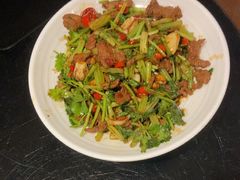 -东口码头·烧鸽子·鱼头泡饼·地方菜(金鹰悦城店)
