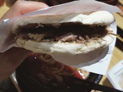 腊汁肉夹馍-姐弟俩土豆粉(西安小寨店)