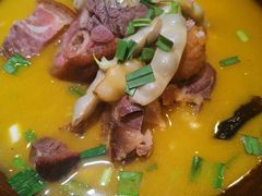 -帅巴人舅母子腊蹄民俗村