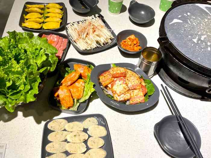 来点烤肉(怀化新天地店)-"地点就在新天地四楼很容易找到点了五花肉.