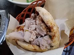 罩火烧-金卯白肉罩火烧