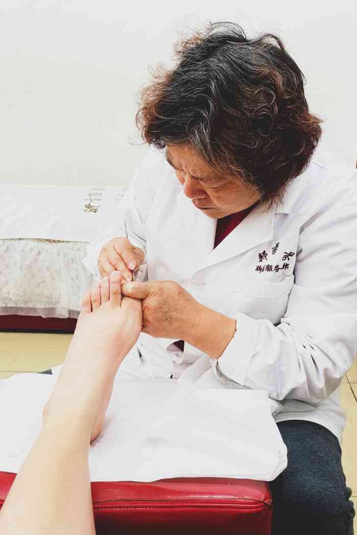 郏芬芬扦脚门诊部新闸路店