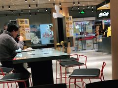 大堂-麦当劳(中山公园龙之梦店)