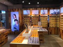 -LOOK眼镜·蔡司依视路配镜(宝山万达店)