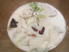 -滇香肴·云南菜蒸汽石锅鱼(云南北路店)