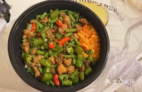 Spicy Green Pepper Chicken Wooden Bucket Rice