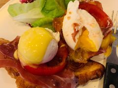 班尼迪克蛋-Common Table · Brunch & Coffee