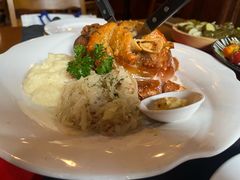 德式烤猪肘陪酸菜土豆泥-申德勒加油站西餐厅Schindlers Tankstelle(上海外滩店)