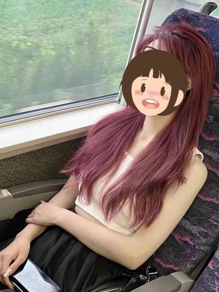 素颜不挑人的气质显白发 08发色:摩卡棕 我发誓这是我今年最后一次