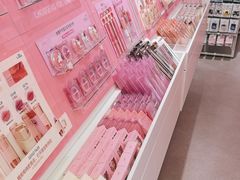 -名创优品(北京新中关购物中心地铁层店)