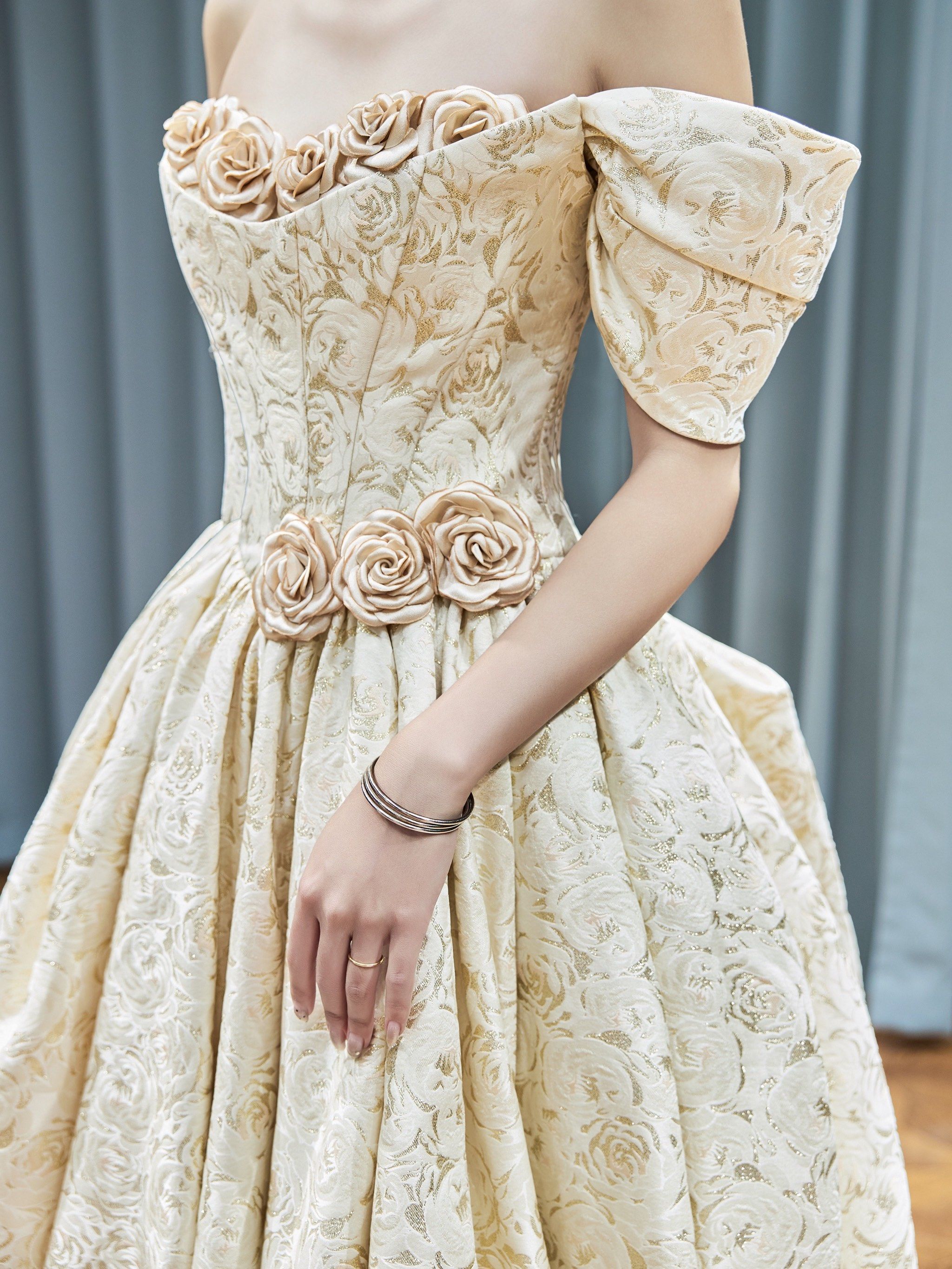 超典雅的玫瑰小礼裙