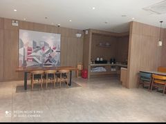 -汉庭优佳(上海娄山关路地铁站店)