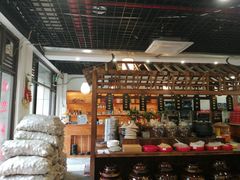-黄桷树曹家私房菜(江与城店)