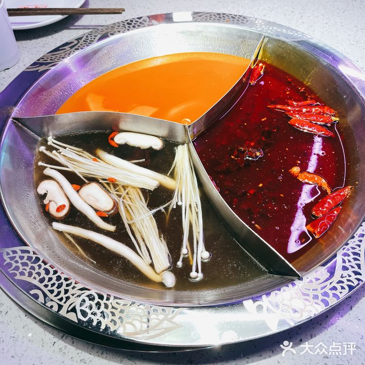 打卡热辣火锅小龙燚～