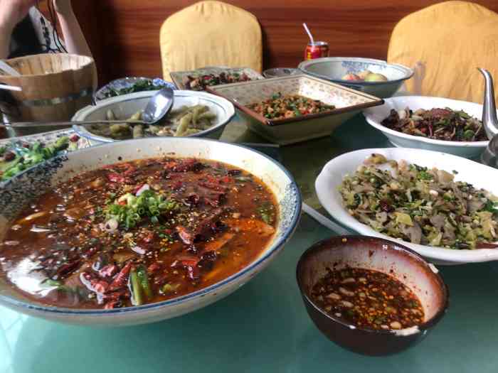 土碗香(江山店)-"在江山酒店入住以后,在旁边找了一家饭店,.