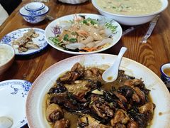 小鸡炖蘑菇-巧婆婆特色东北菜·铁锅炖
