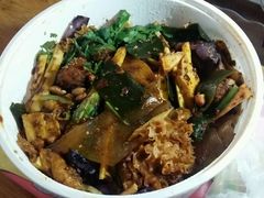 -愉肴麻辣香锅(中山路店)