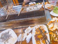 -哈尔滨小酒馆·鲜肉现穿自助烧烤(康新花园店)