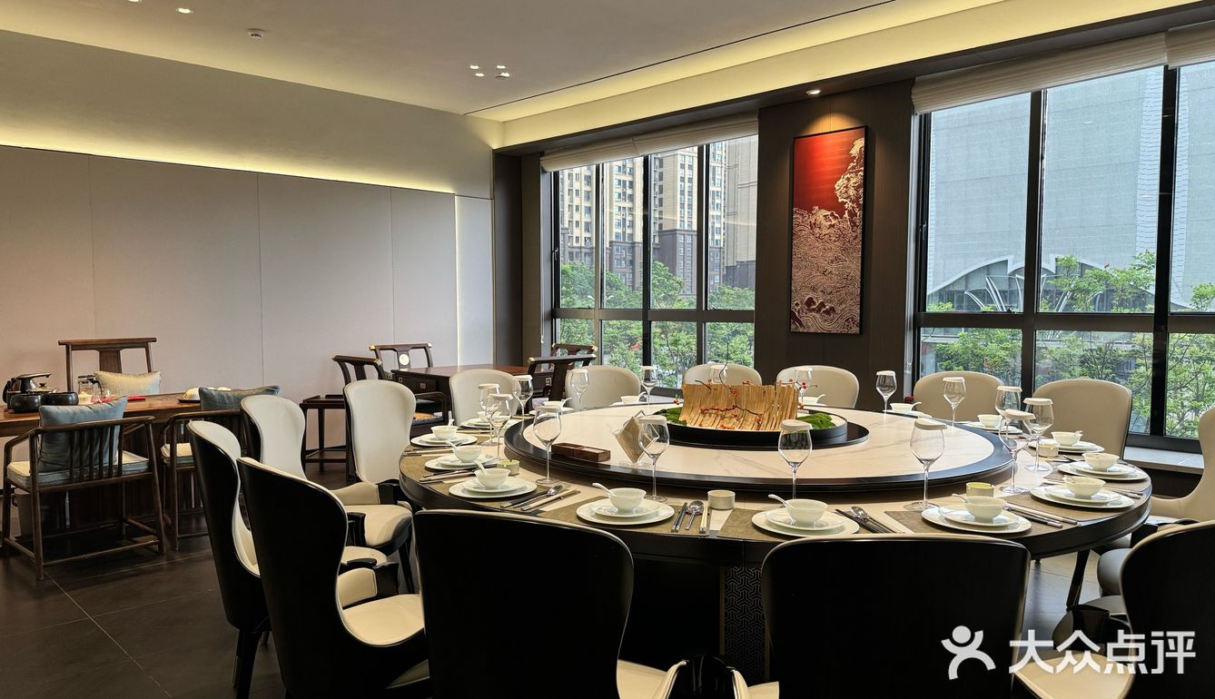 海味满桌真满足