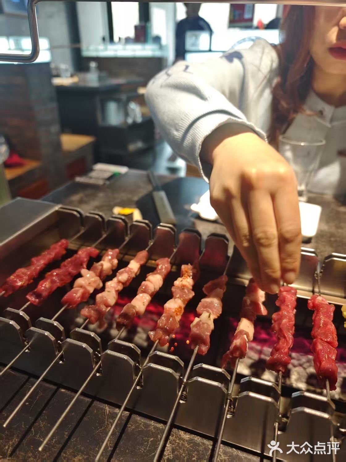 早就听说这家电烤串，可以自己烤也可以让店员帮忙