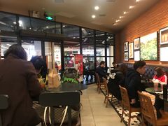 大堂-星巴克(上海虹桥新天地二店)