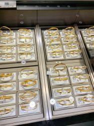 -周大福CHOW TAI FOOK(浦东八佰伴店)