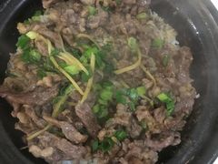传统姜葱牛肉饭-阿宝煲仔饭(东方花园店)