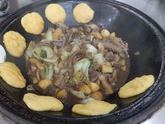 -粘豆包柴火铁锅炖