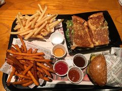 -The Habit Burger Grill 哈比特汉堡(复兴soho店)