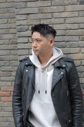 -一家只做男发烫染的店