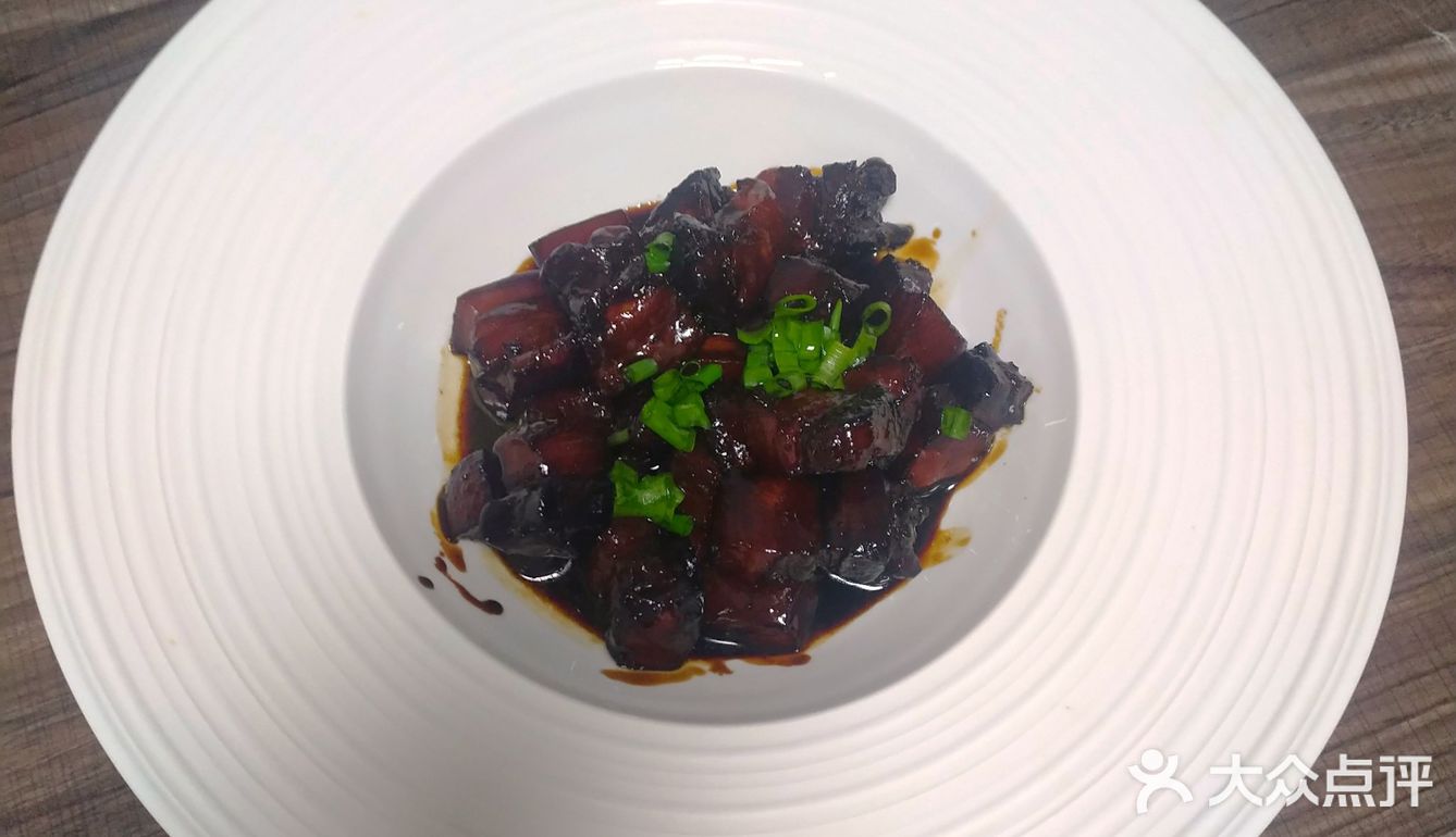 周末小聚，让我们多了一丝开心。舒服地吃了东北锅包肉