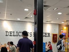 -麦当劳(上海虹桥站30B检票口楼上)