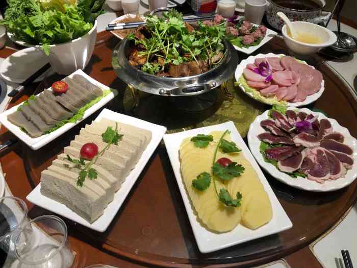 葛记红焖羊肉(和平路形象店)-"这家店环境还不错的,就是有点略远,因为