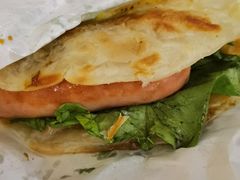 鸡蛋灌饼卷烤肠-甲乙饼·北京手工肉饼(西直门凯德茂店)