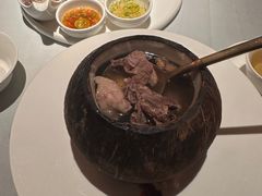 椰子八宝鸡汤-闻见中国海南菜(K11店)